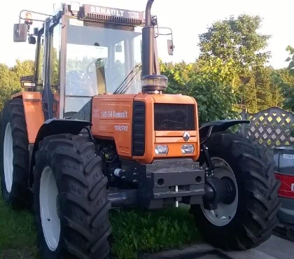 pomarańczowy traktor